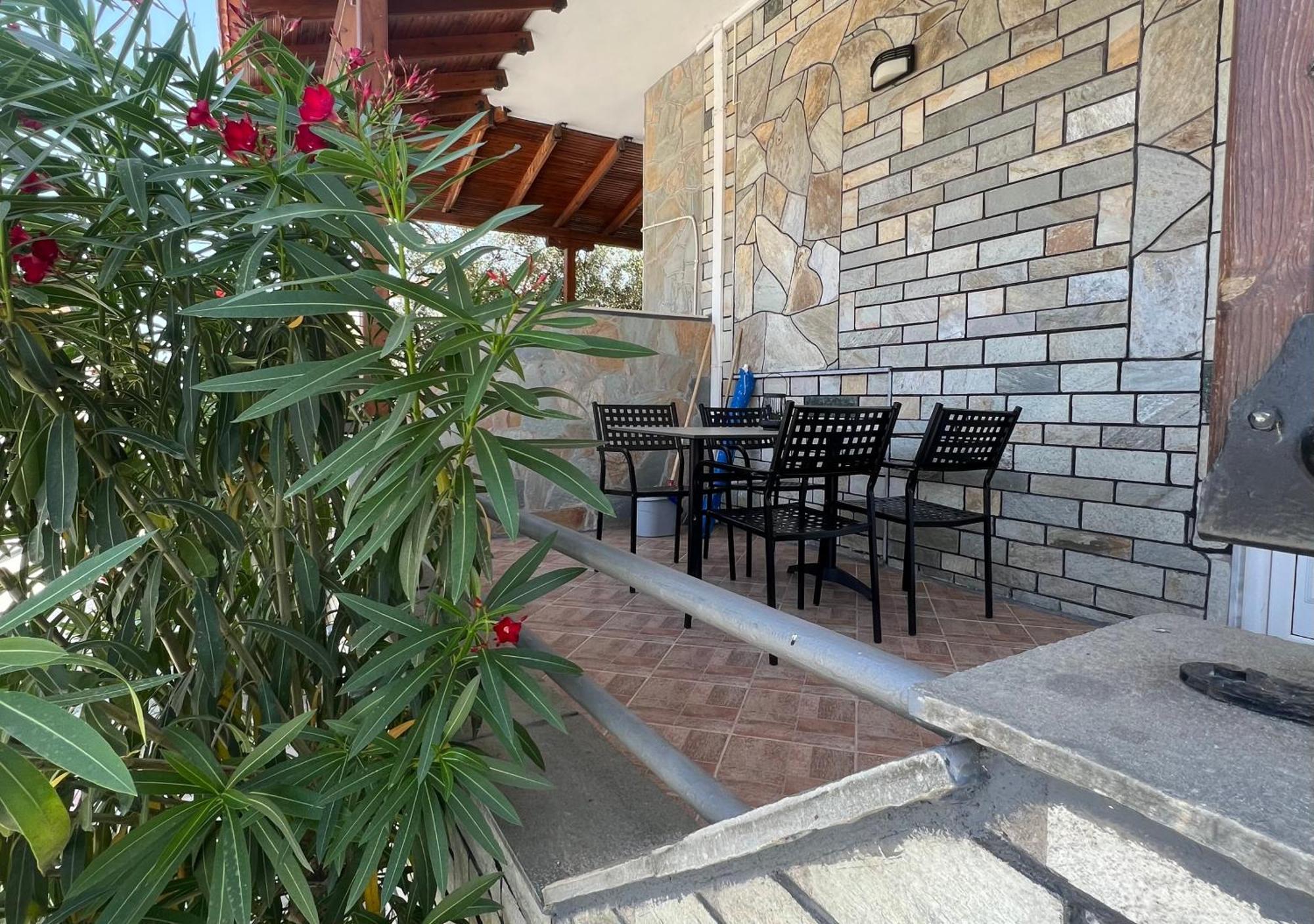 Villa Kostas Accommodations - Nea Vrasna Exterior photo